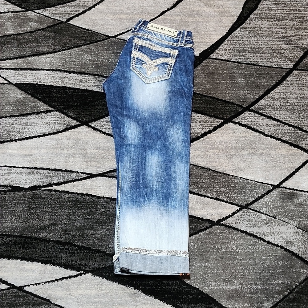 ROCK REVIVAL AROA EMBROIDERED SILVER SEQUINS DENIM JEAN CAPRI
